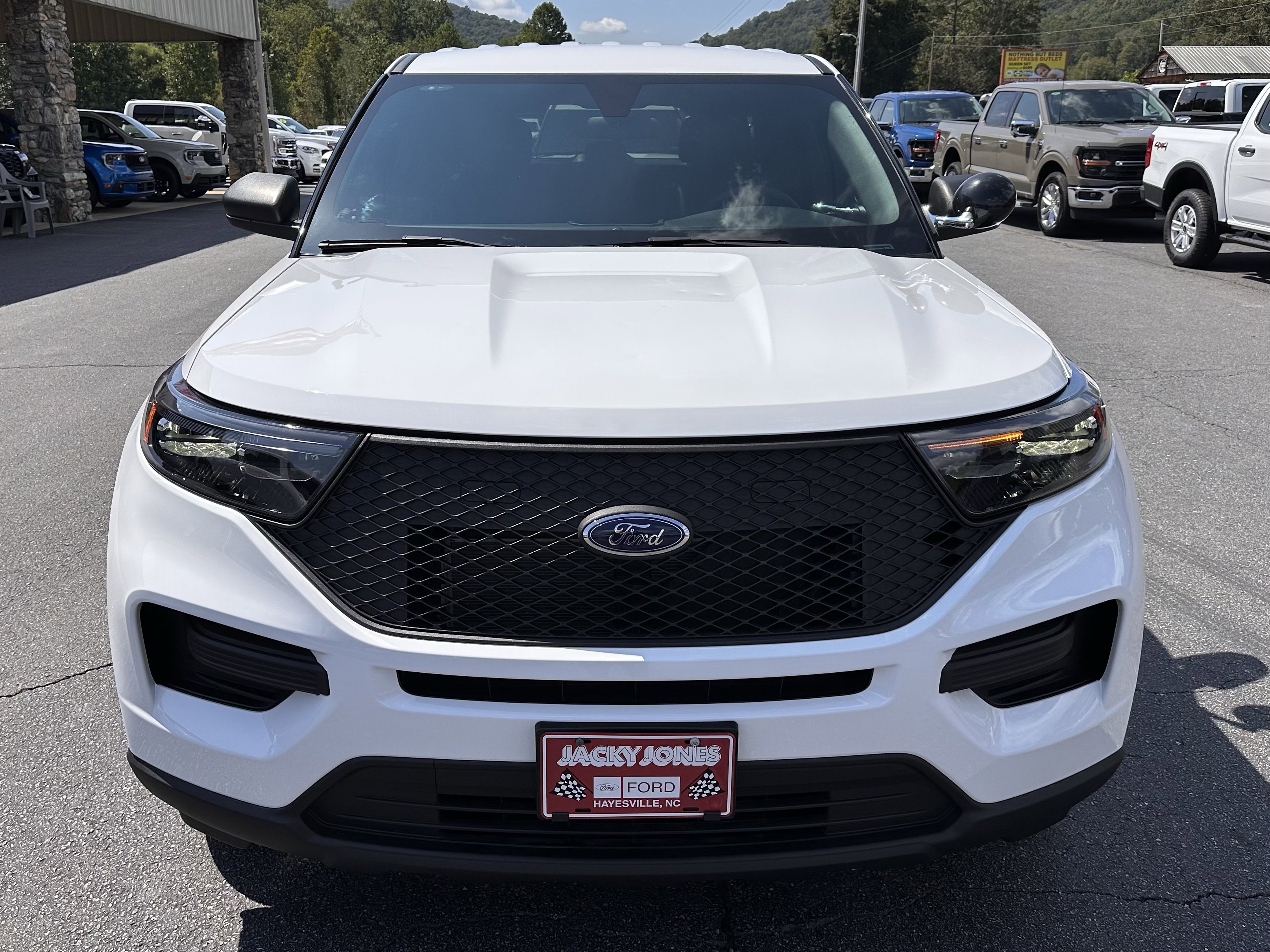 2024 Ford Explorer photo 2