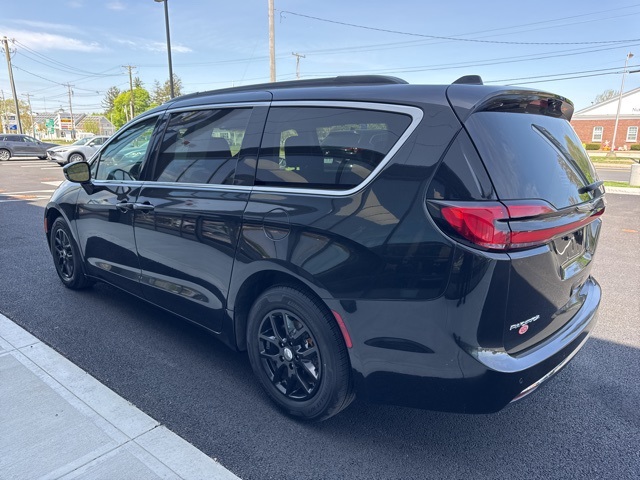 2022 Chrysler Pacifica Touring L photo 5