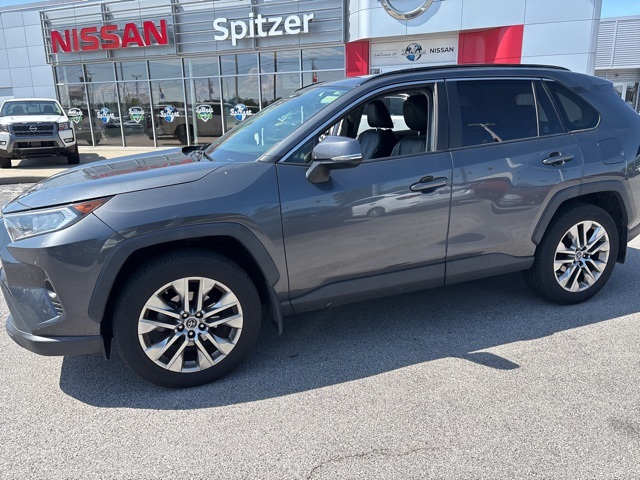 2019 Toyota RAV4 XLE Premium photo 3