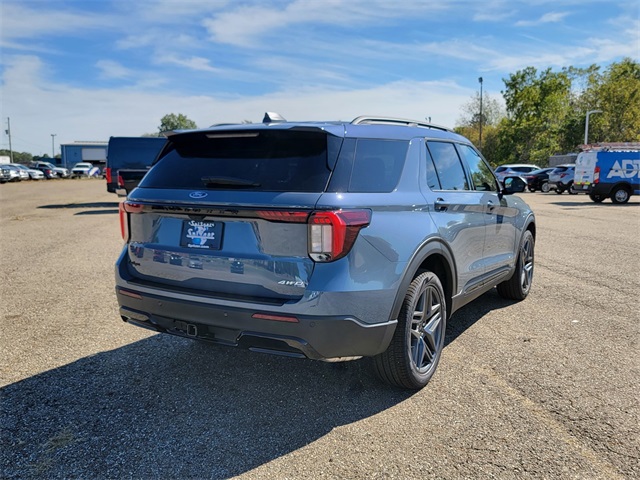 2025 Ford Explorer ST-Line photo 4