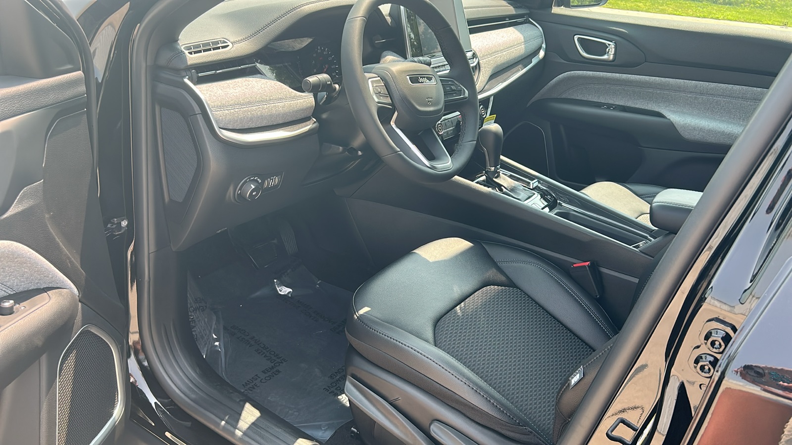2025 Jeep Compass Latitude photo 11