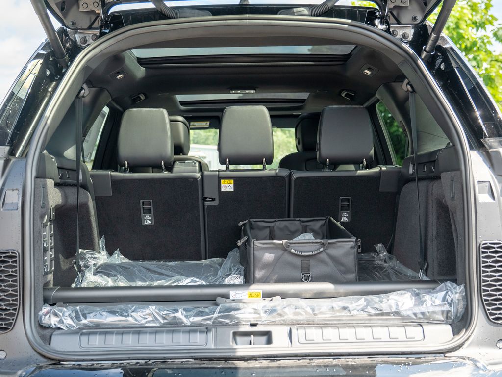 2025 Land Rover Discovery SE photo 25