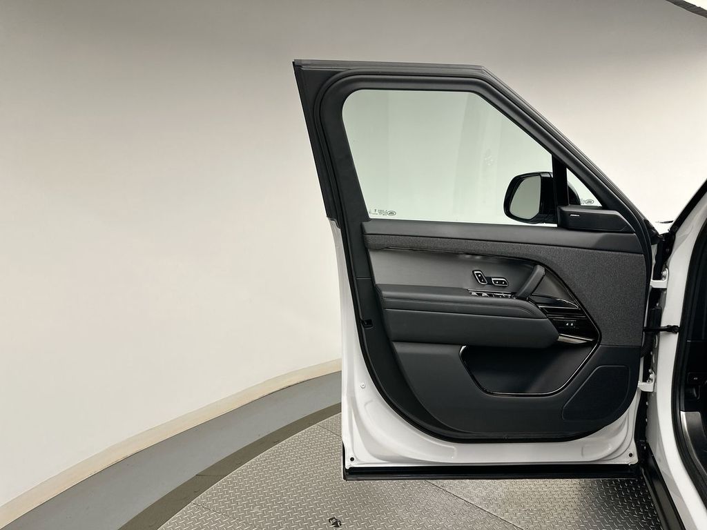 2024 Land Rover Range Rover Sport P400 Dynamic SE photo 9