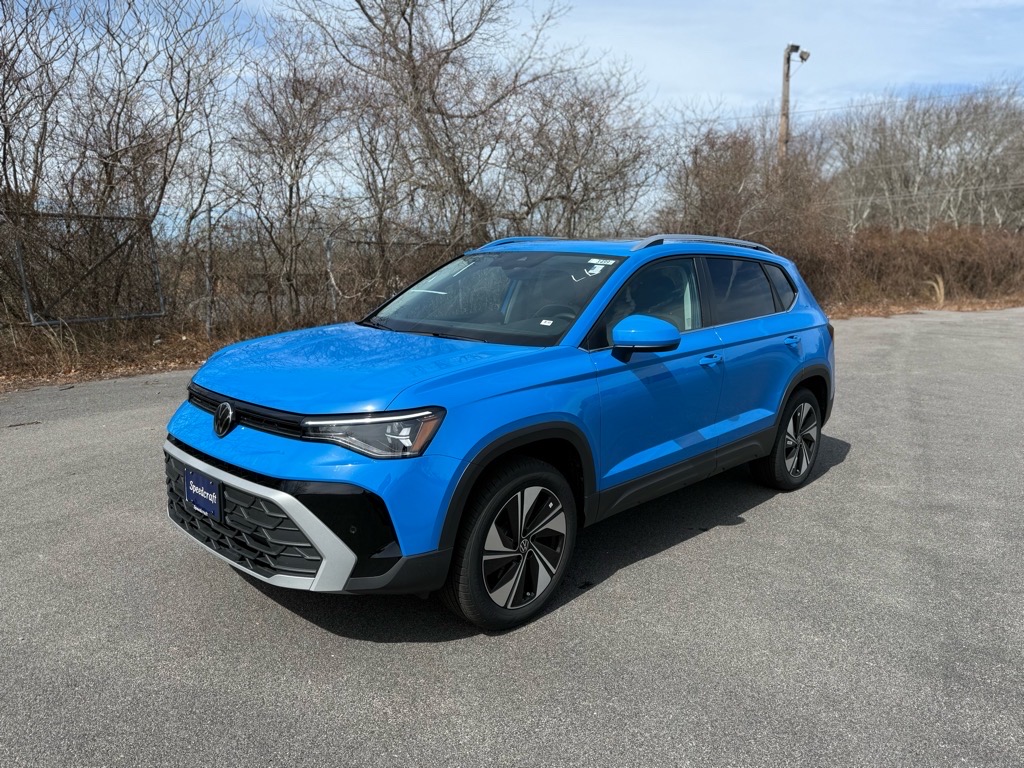 2025 Volkswagen Taos SE photo 3