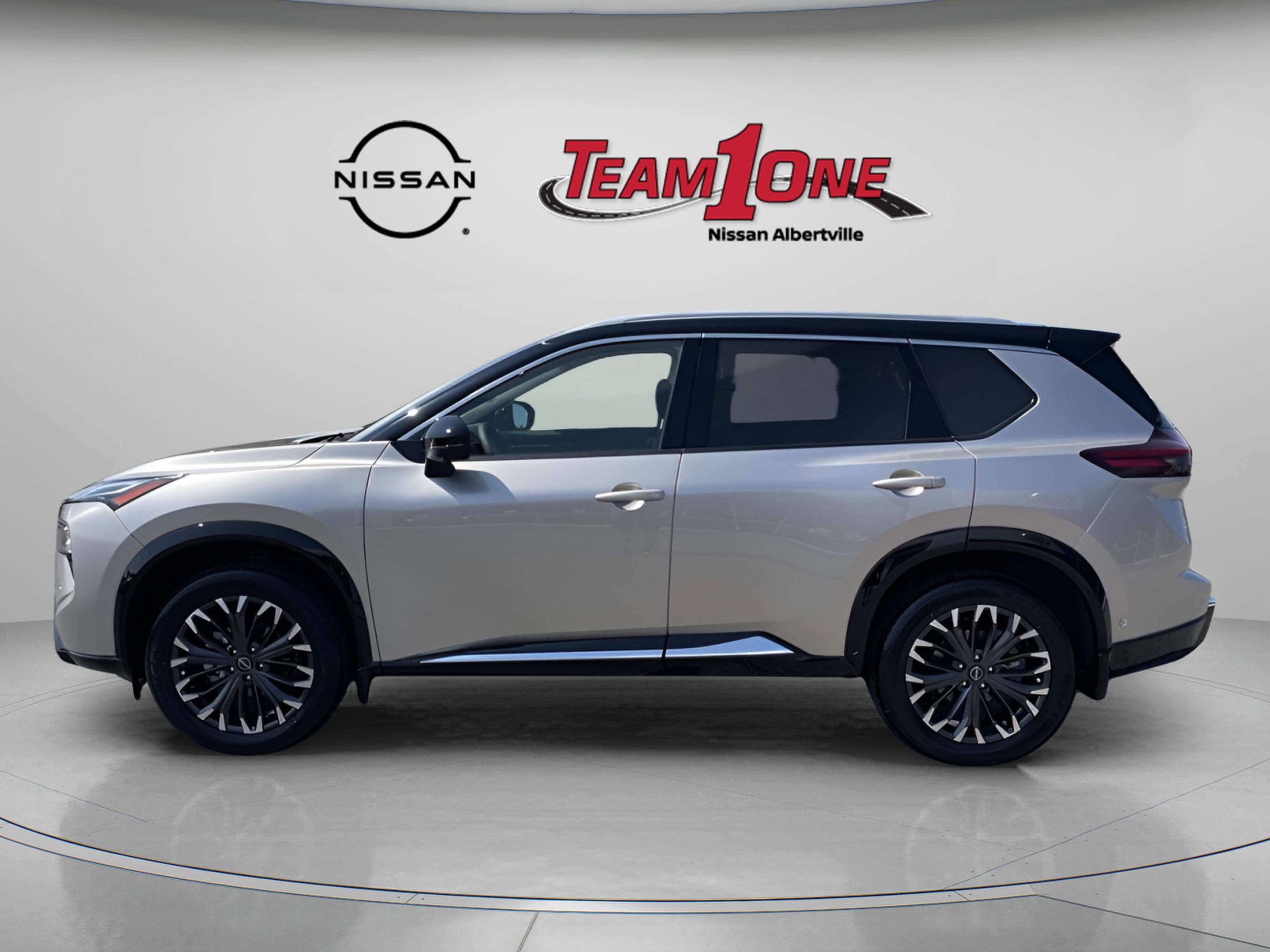 2026 Nissan Rogue Platinum photo 2