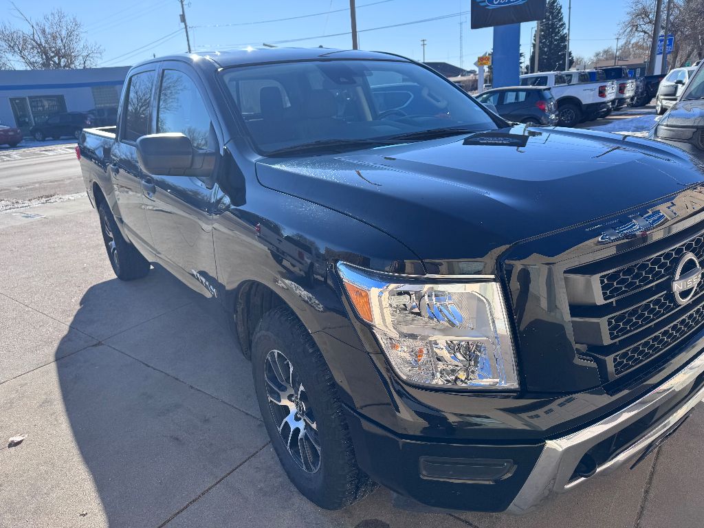 2023 Nissan Titan SV photo 3