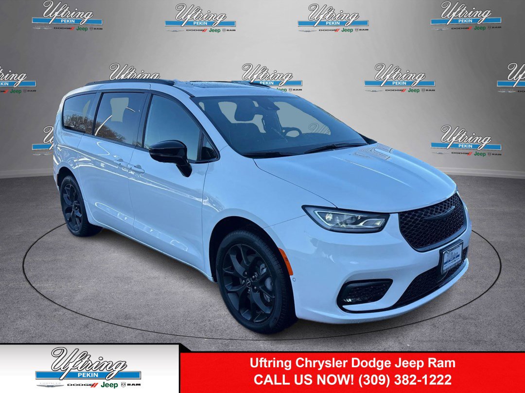 2026 Chrysler Pacifica Limited's photo