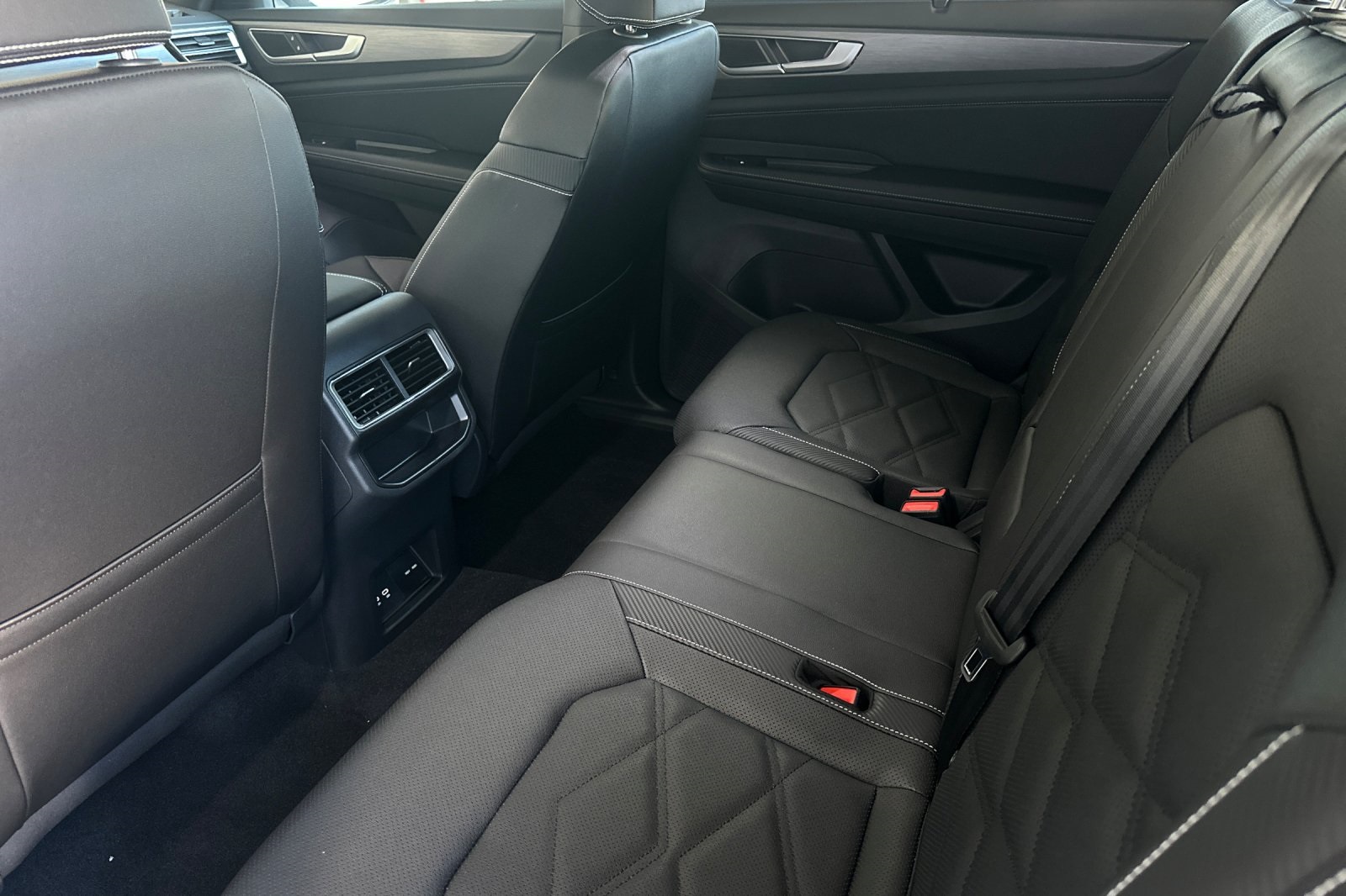 2026 Volkswagen Atlas Cross Sport SE Technology photo 10