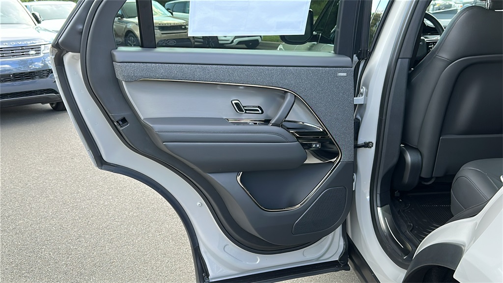 2025 Land Rover Range Rover Sport P360 SE photo 20