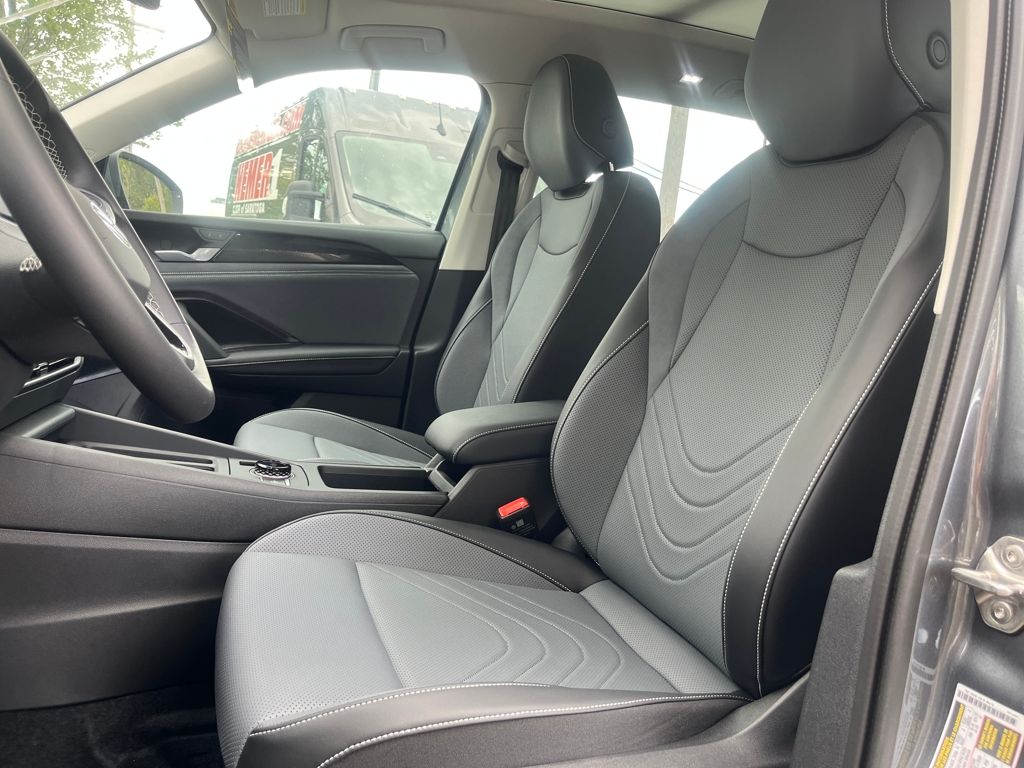 2025 Volkswagen Tiguan SE photo 6