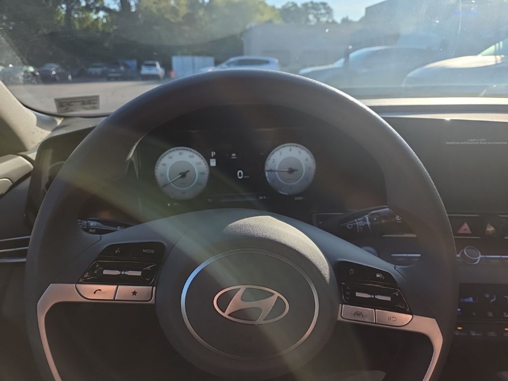 2024 Hyundai Elantra SEL photo 11