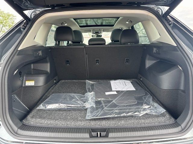 2025 Volkswagen Tiguan SE photo 10