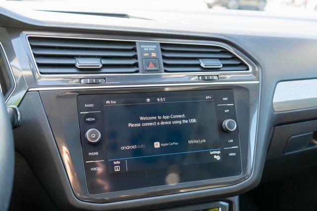 2020 Volkswagen Tiguan SEL photo 16