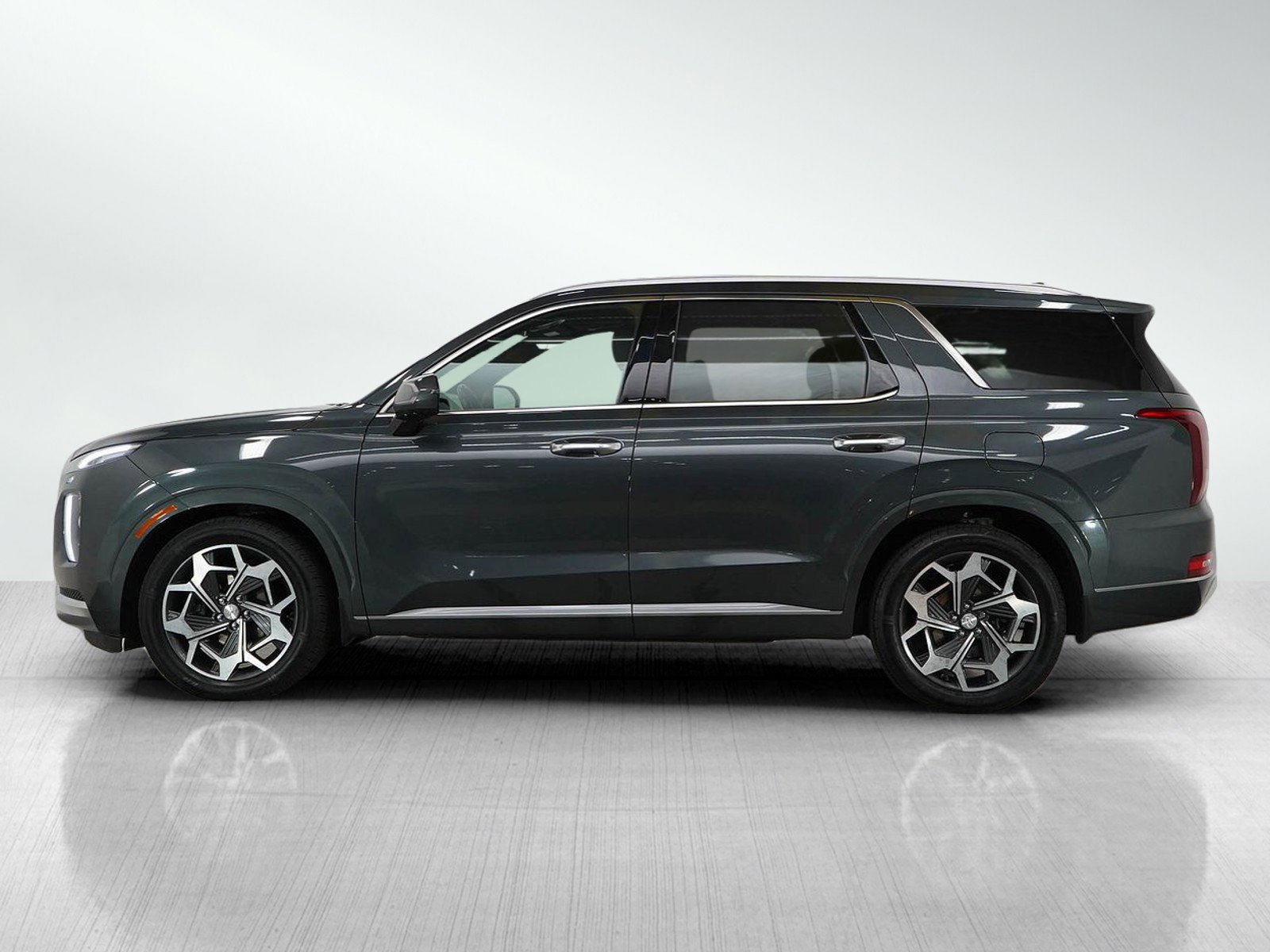 Used 2021 Hyundai Palisade Calligraphy with VIN KM8R7DHE6MU261136 for sale in Minneapolis, Minnesota