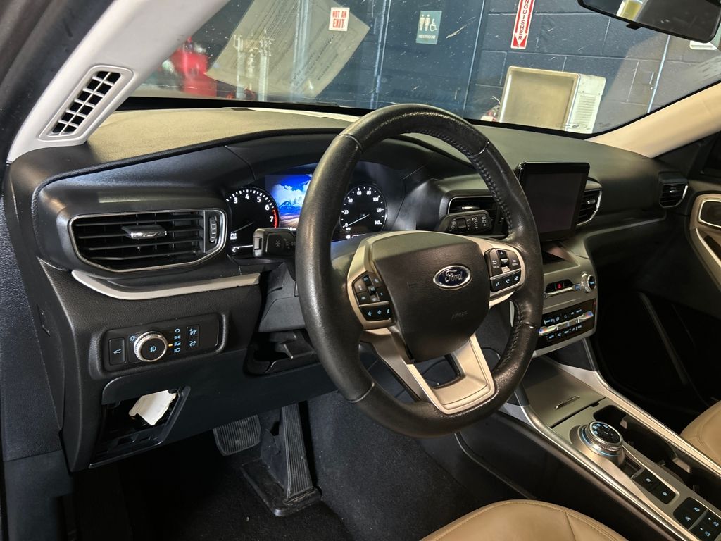 2021 Ford Explorer XLT photo 6
