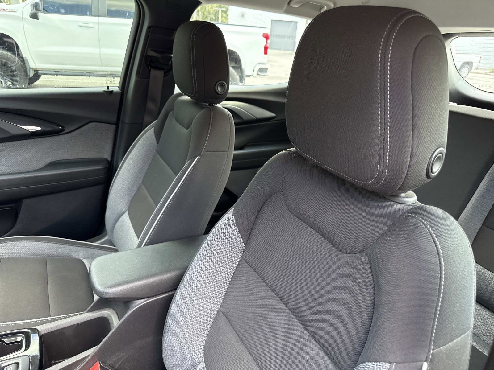 2023 Chevrolet Trailblazer LS photo 18
