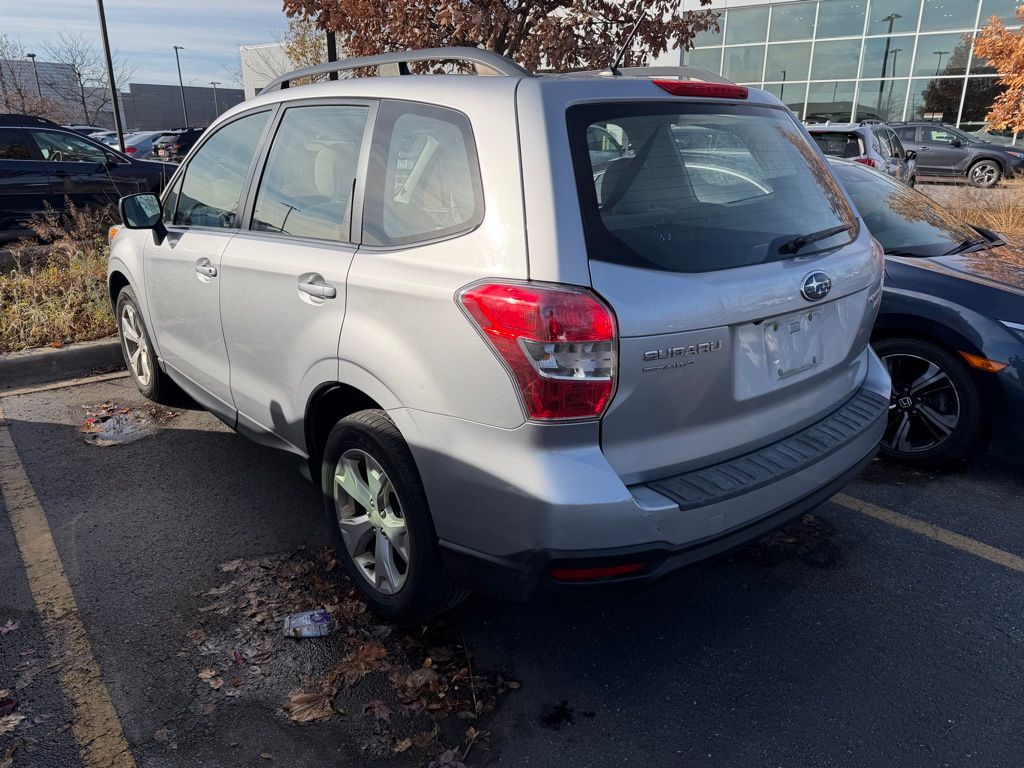 2015 Subaru Forester 2.5i photo 2