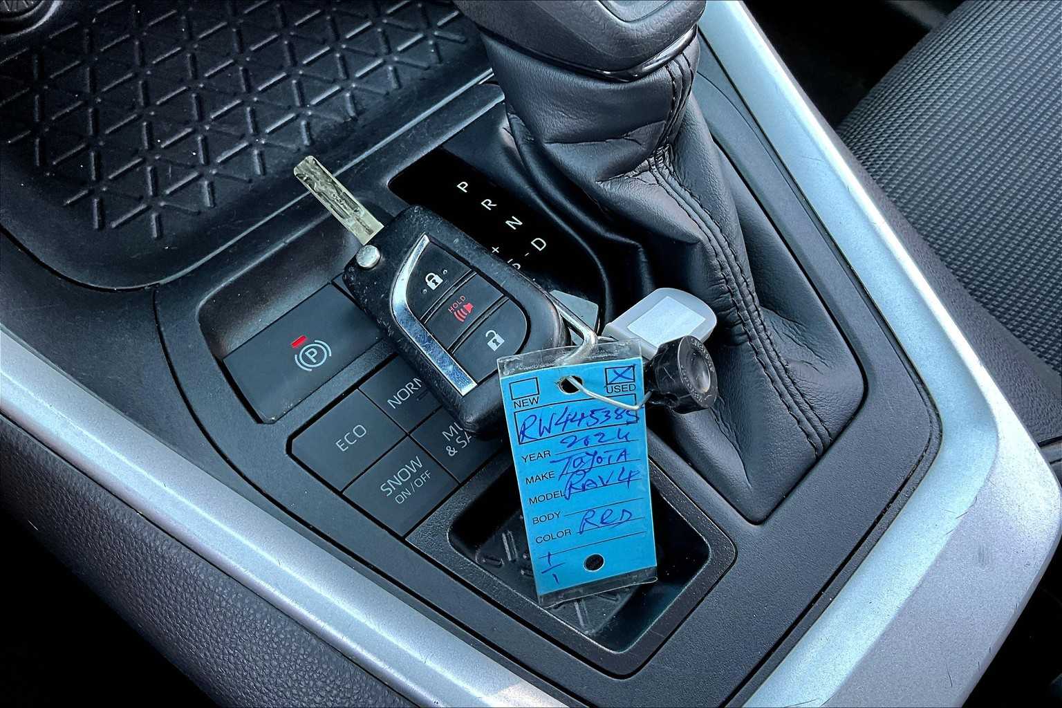2024 Toyota RAV4 LE photo 12