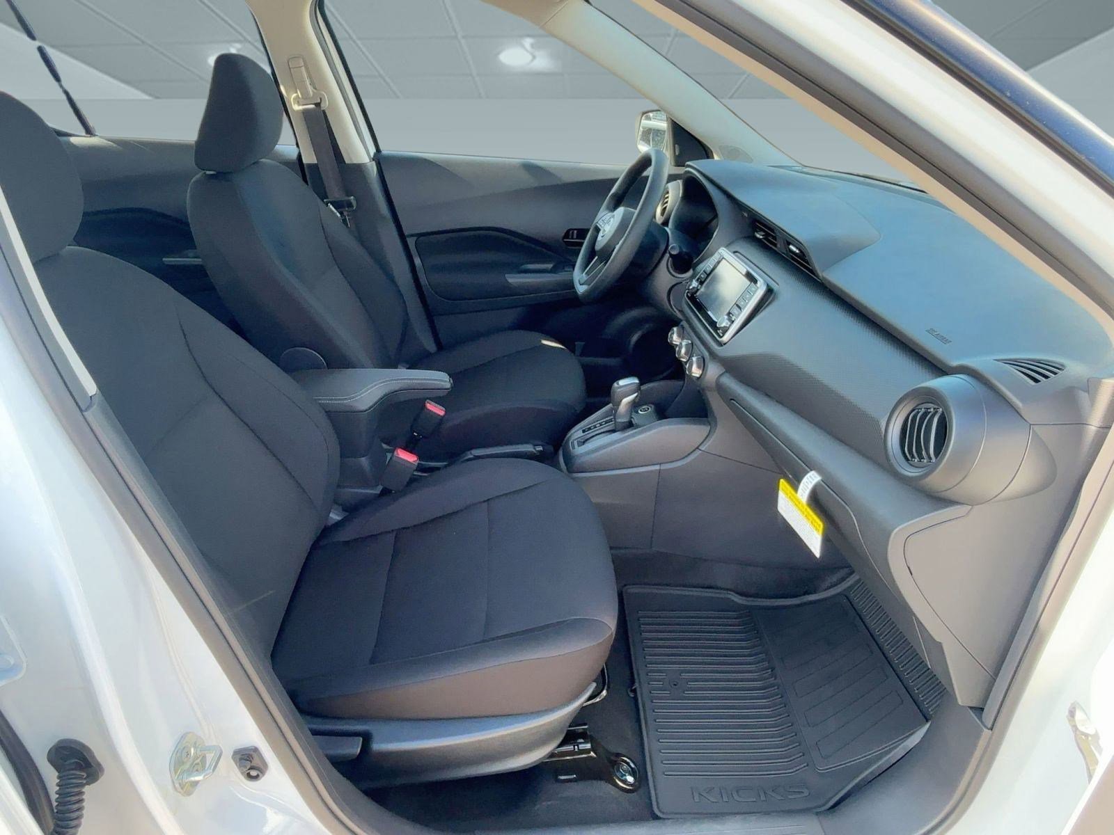 2025 Nissan Kicks Play S photo 27
