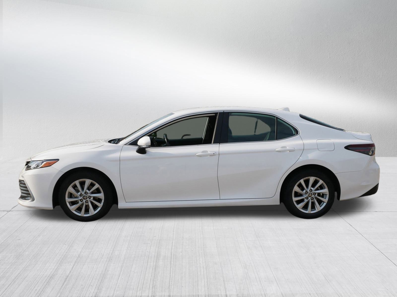 2024 Toyota Camry LE photo 4