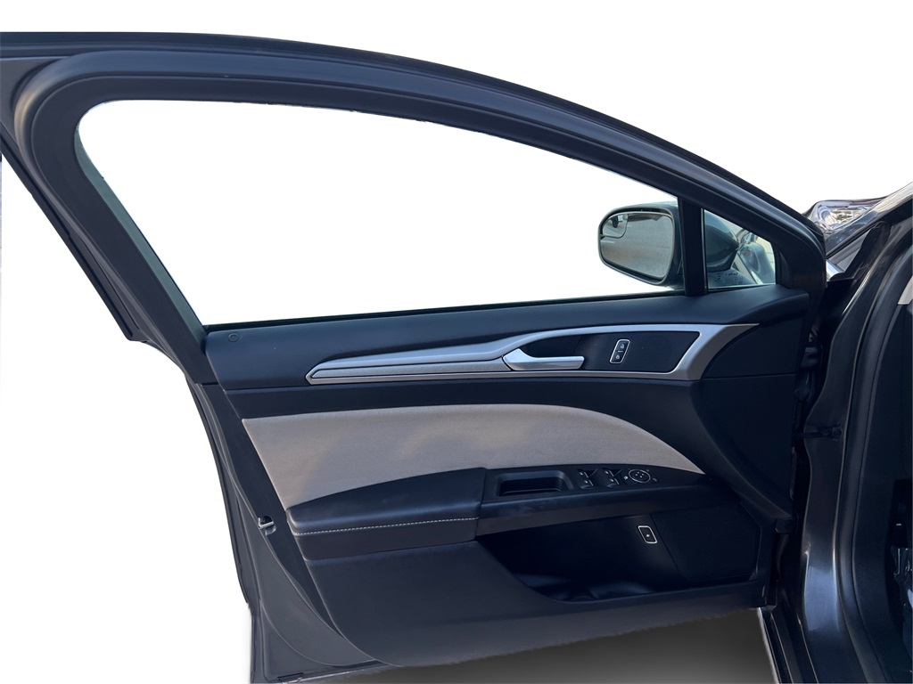 2017 Ford Fusion Hybrid S photo 16