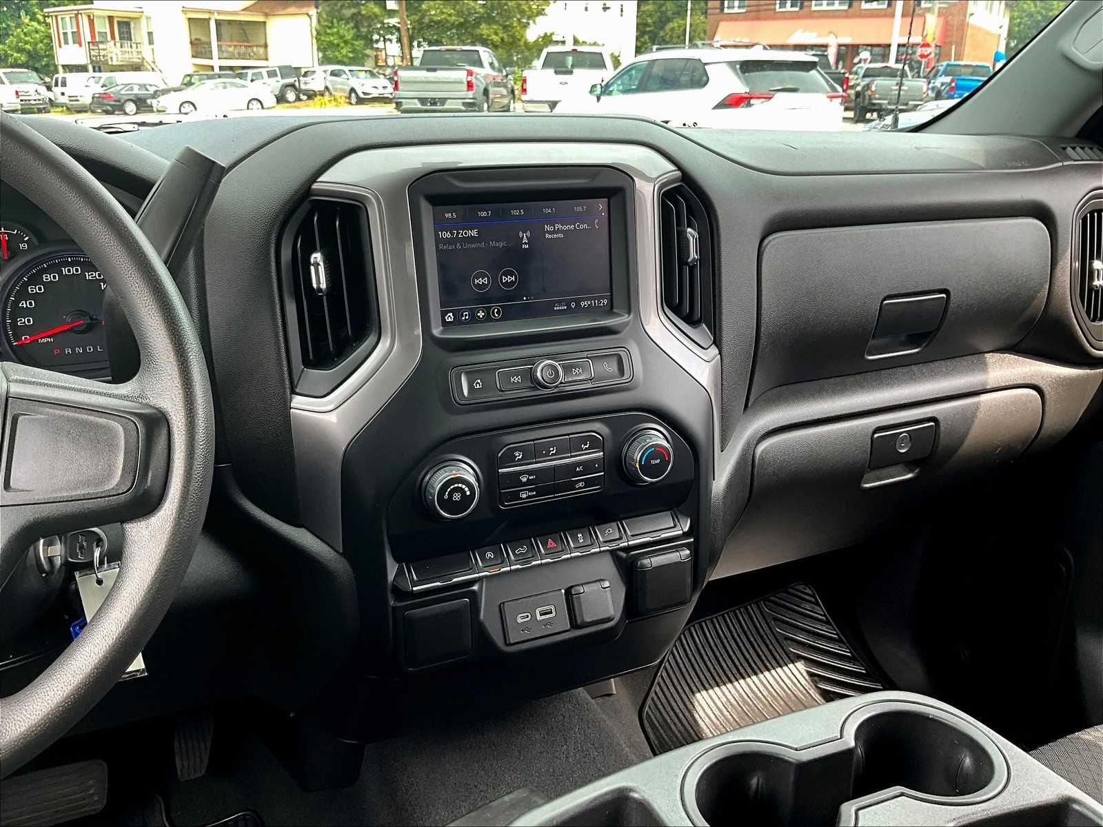 2022 Chevrolet Silverado 1500 Custom photo 15