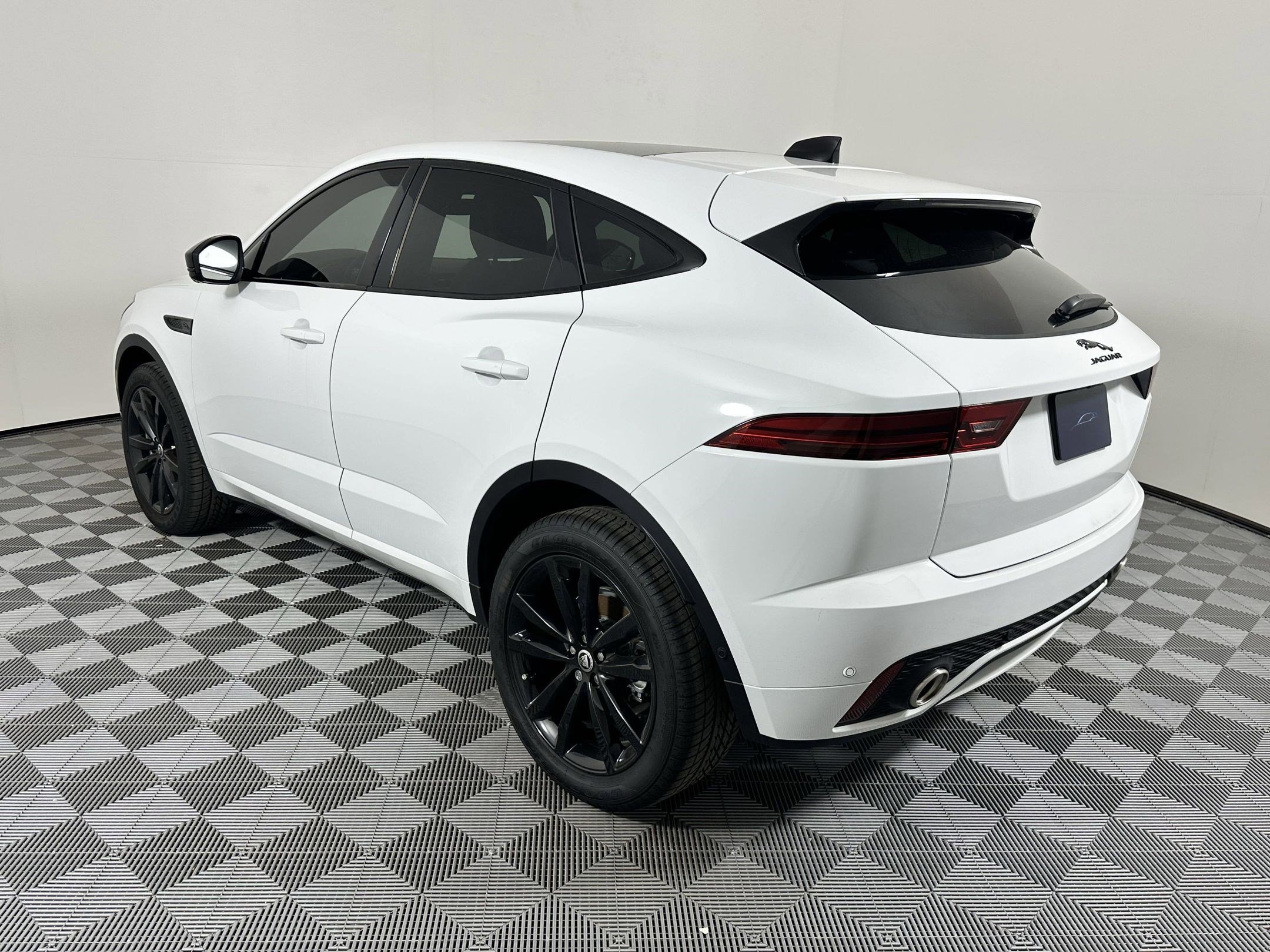2024 Jaguar E-PACE P250 R-Dynamic SE photo 3