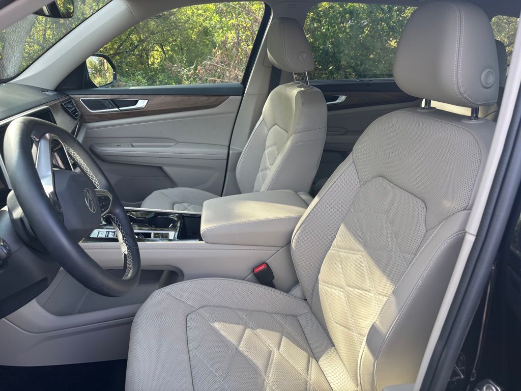 2024 Volkswagen Atlas SE Technology photo 11
