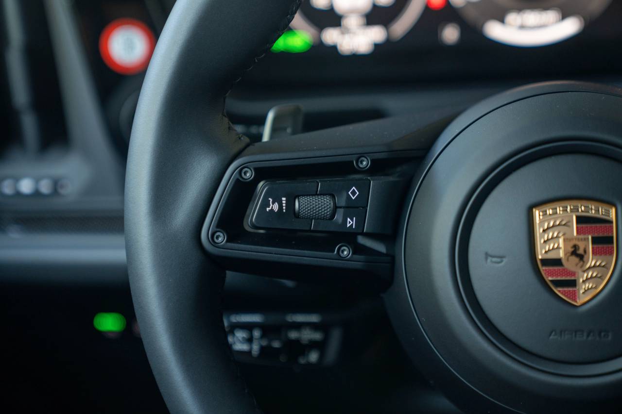 2025 Porsche Cayenne GTS photo 8