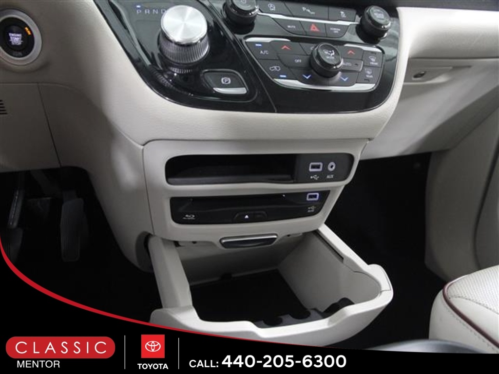 2020 Chrysler Pacifica Limited photo 15