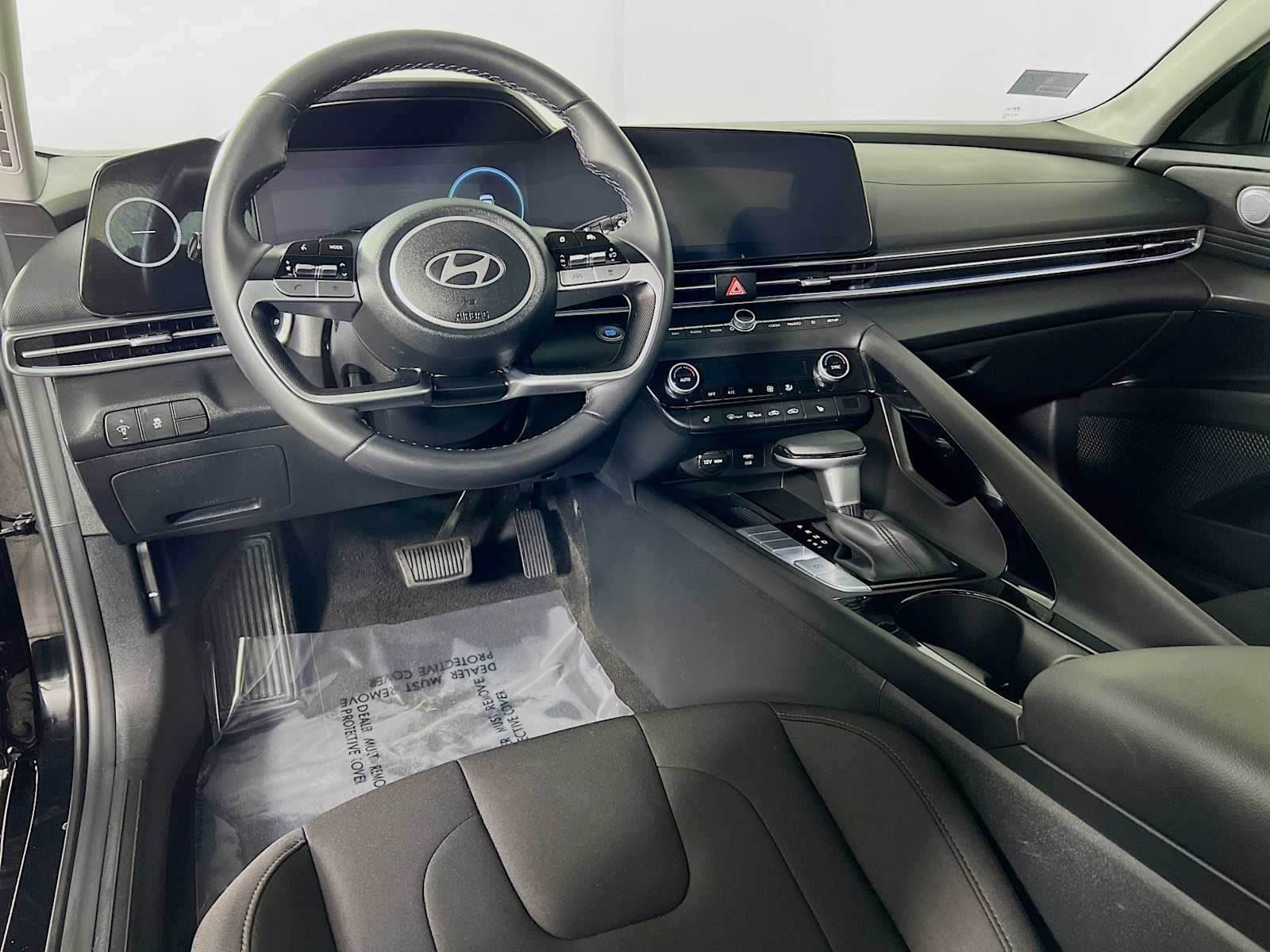 2024 Hyundai Elantra SEL Convenience photo 9