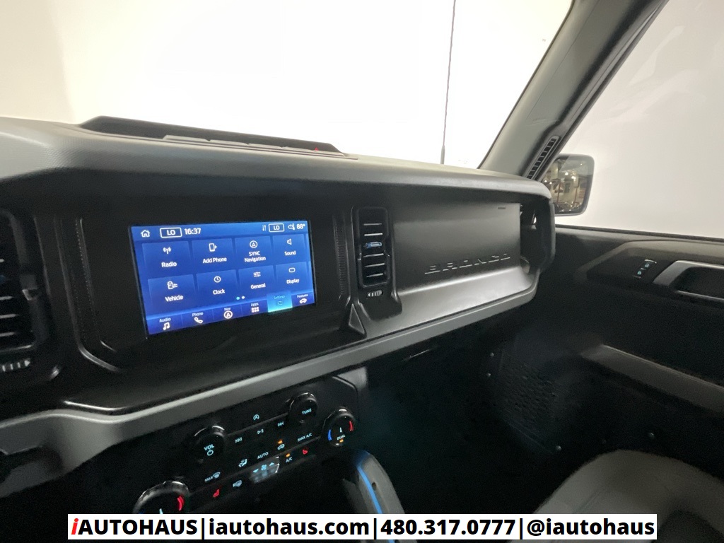 2022 Ford Bronco Black Diamond photo 29