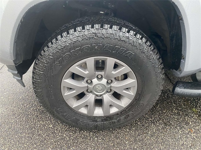 2017 Toyota Tacoma SR5 photo 4