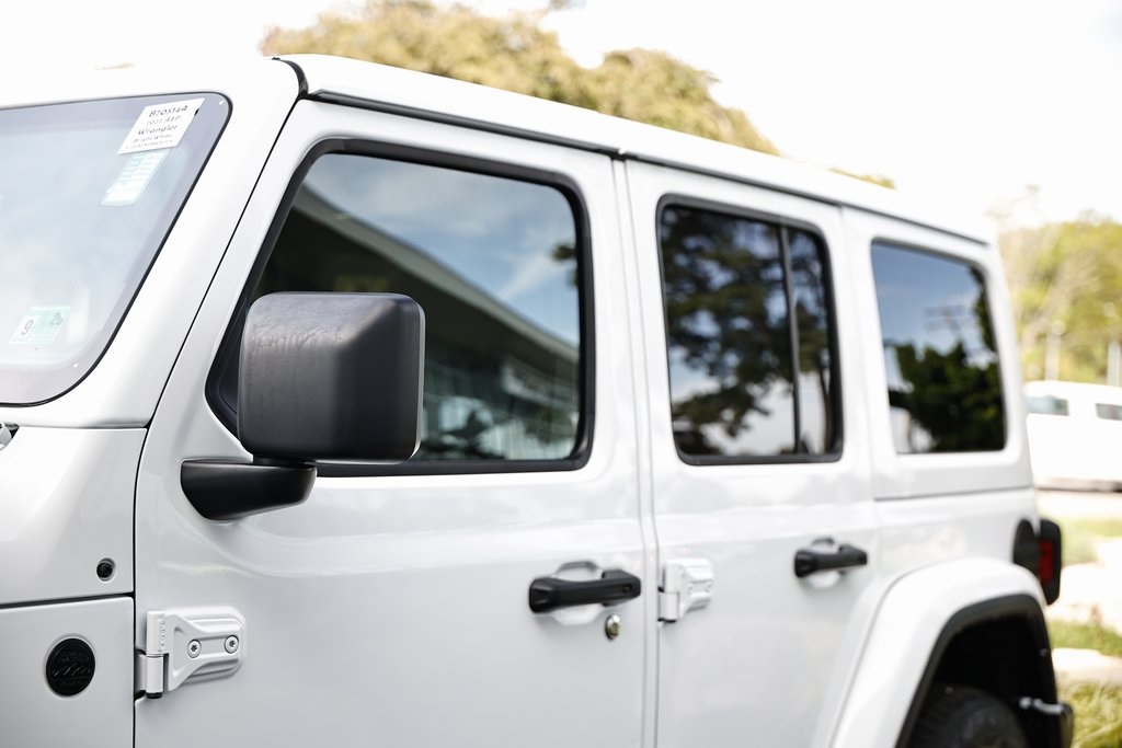 2022 Jeep Wrangler Unlimited Sahara Altitude photo 13