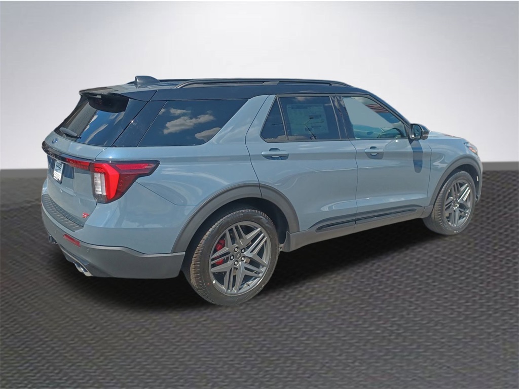 2025 Ford Explorer ST photo 3