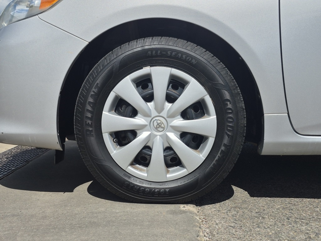 2010 Toyota Corolla LE photo 9