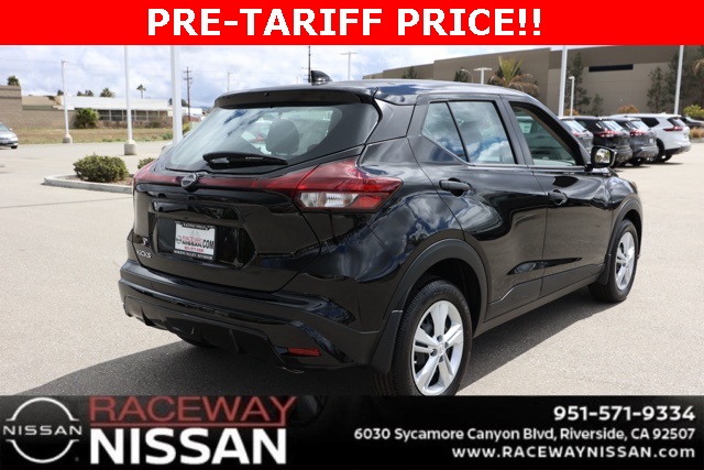 2025 Nissan Kicks Play S photo 2