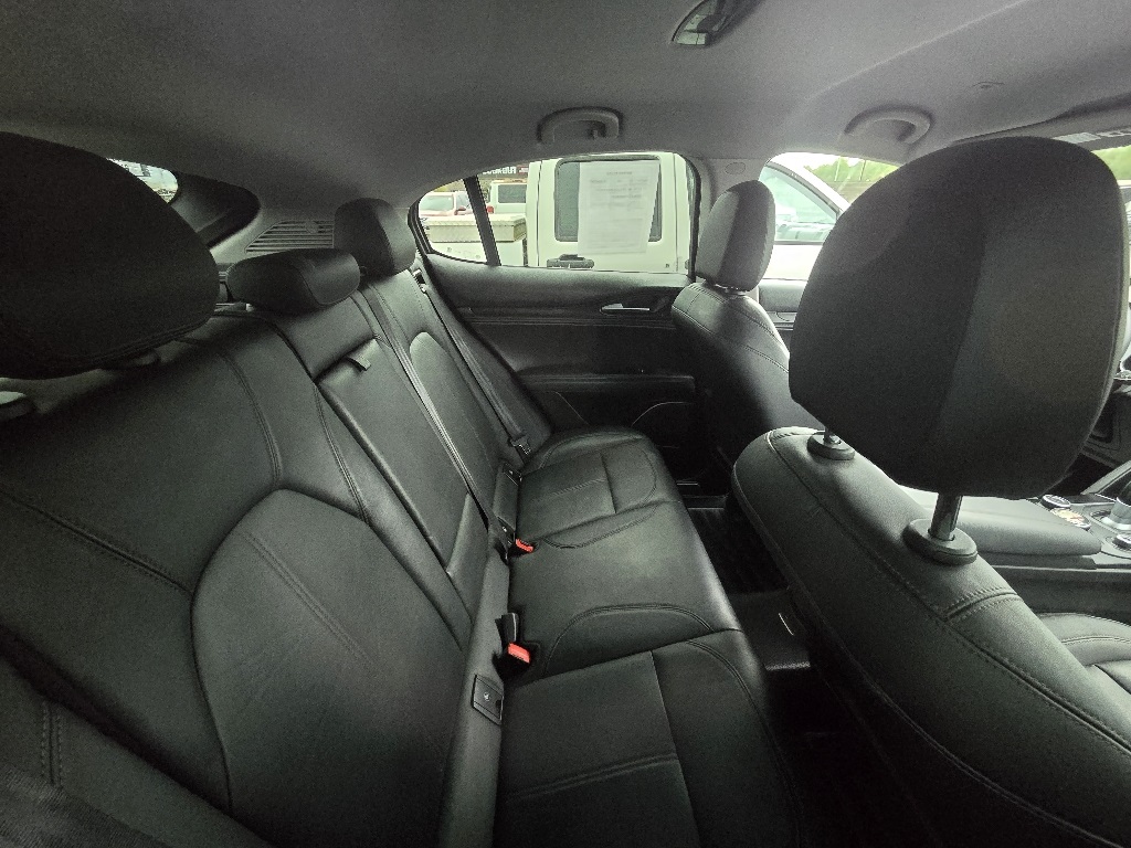 2018 Alfa Romeo Stelvio Base photo 4