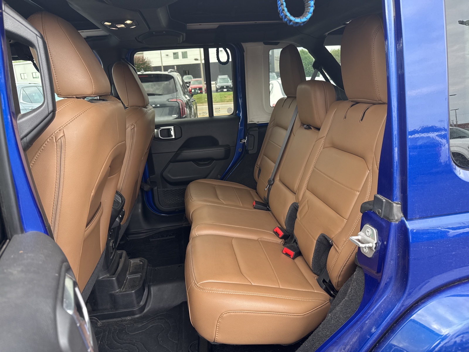 2020 Jeep Wrangler Unlimited Sahara photo 4