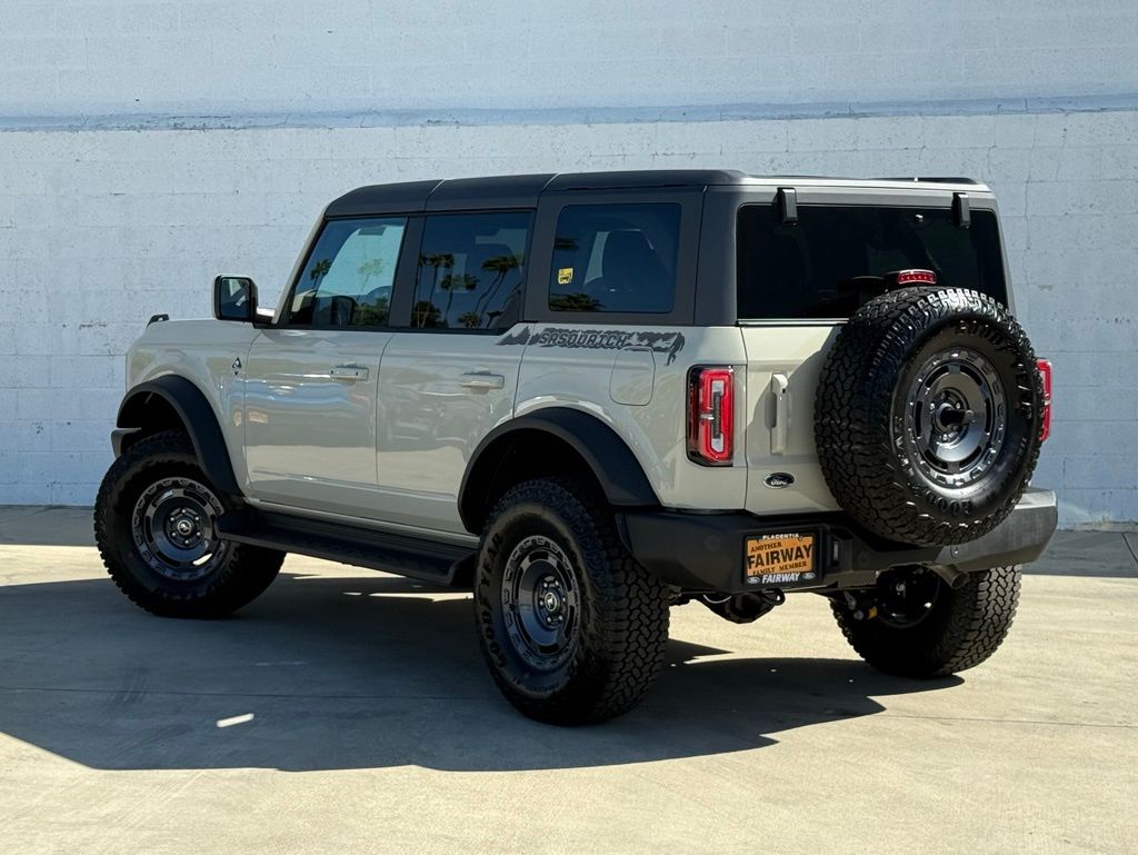 2025 Ford Bronco Outer Banks photo 4