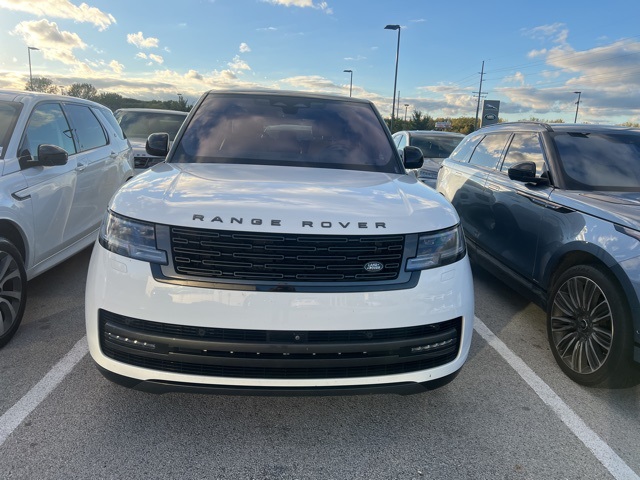 2023 Land Rover Range Rover SE photo 2
