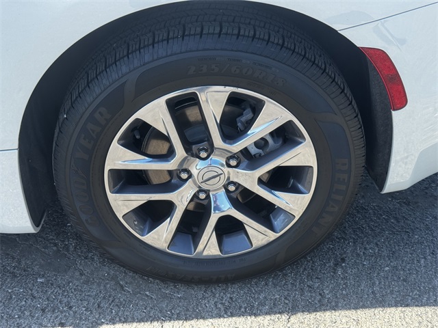 2021 Chrysler Pacifica Hybrid Pinnacle photo 11