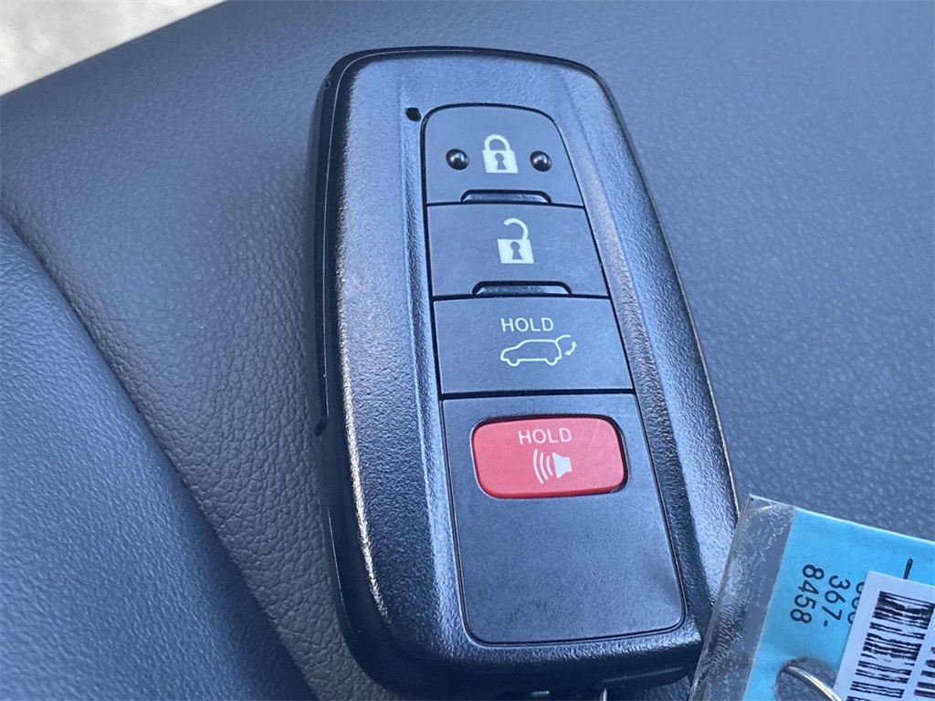 2022 Toyota RAV4 Hybrid XSE photo 23