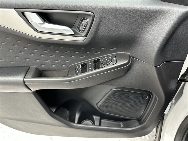 2020 Ford Escape SE Sport Hybrid photo 4