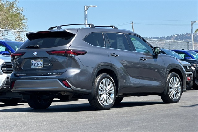 2024 Toyota Highlander Platinum photo 4