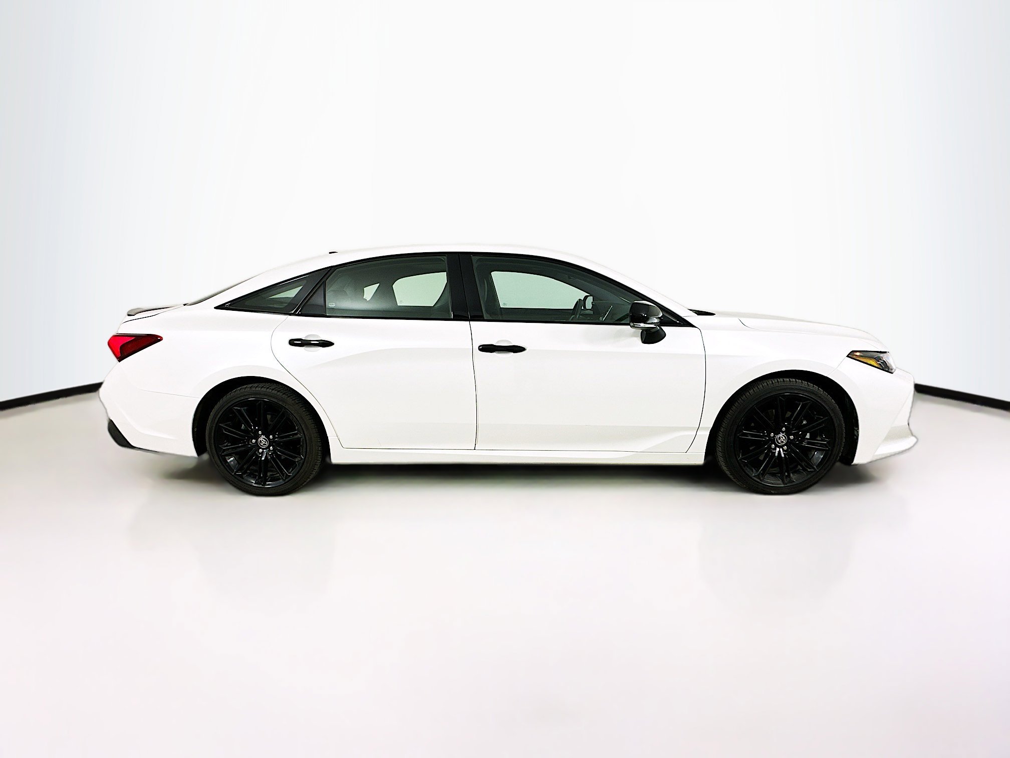 2022 Toyota Avalon Hybrid XSE photo 13