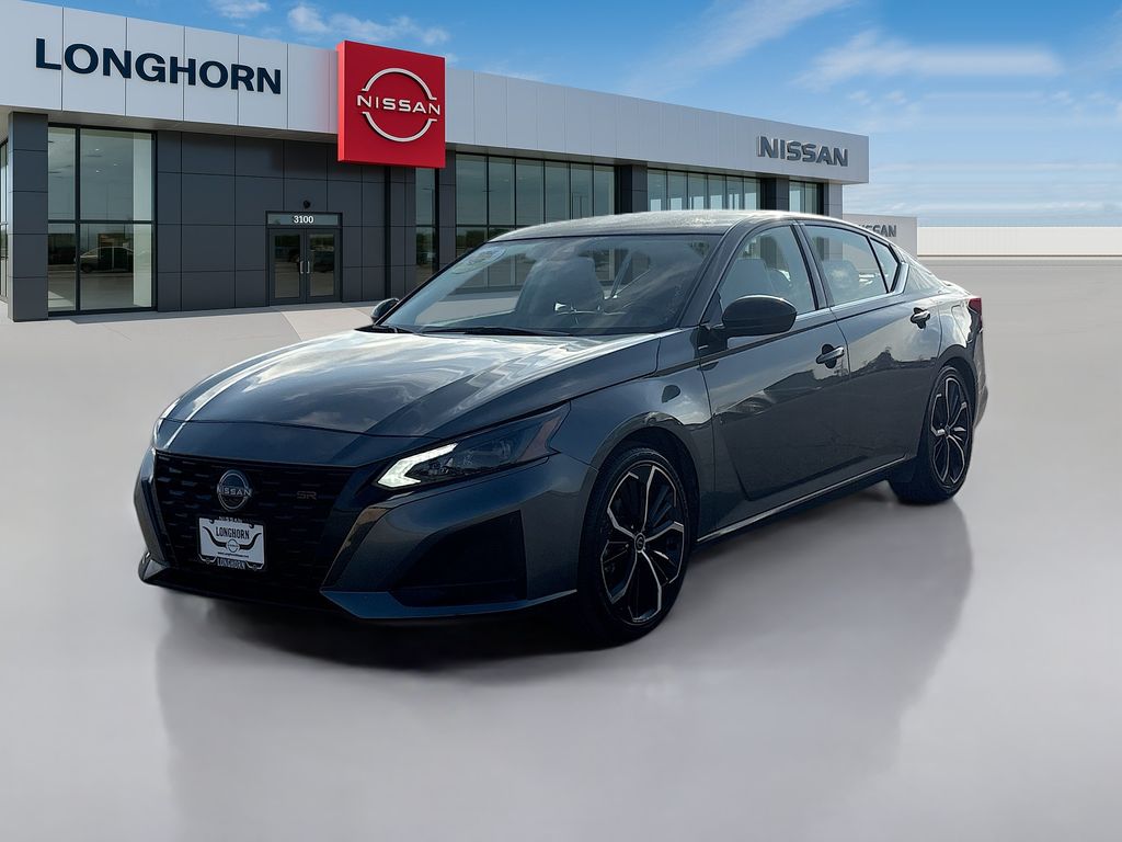 2024 Nissan Altima 2.5 SR photo 3