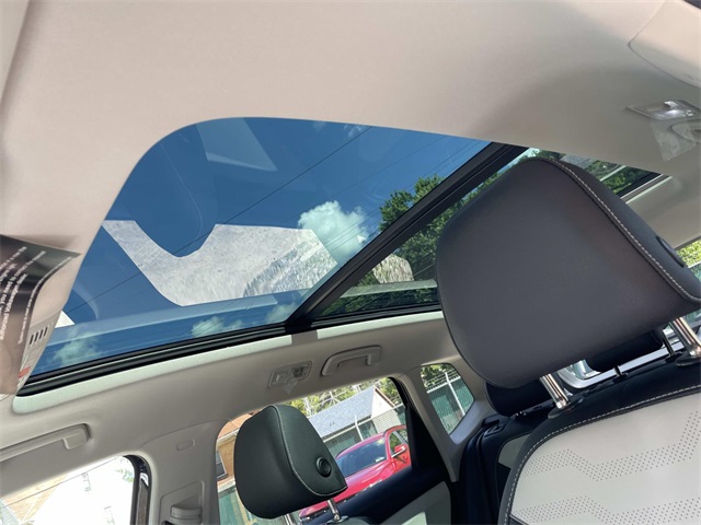 2025 Volkswagen Taos SEL photo 12