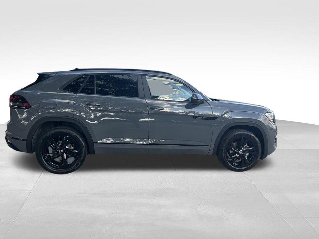 2026 Volkswagen Atlas Cross Sport SEL R-Line photo 2