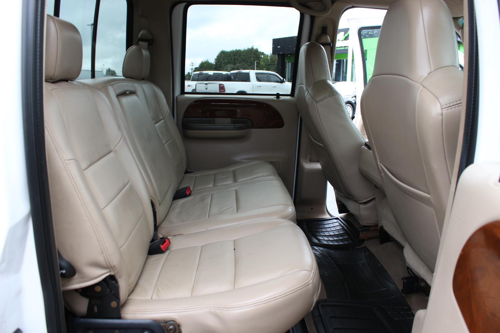 2004 Ford F-350 Lariat photo 25